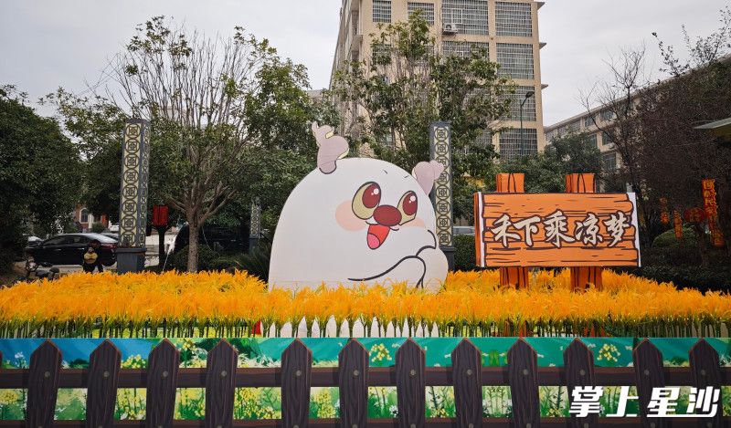 “路小鹿”形象IP结合路口特色开展传播。