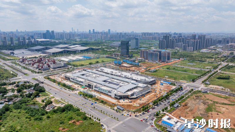 长沙杉杉奥莱大型商业综合体拿地后实现7个月封顶，基本“每天一个样”，今年9月就将开业与大家见面。项目方供图