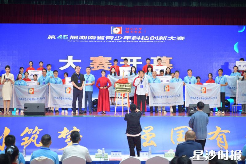 图为长沙县成立全国首个“青少年科学创新教育中心”。县教育局供图