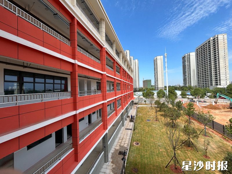 长沙县一中花园中学建成开学。文雅丽 摄