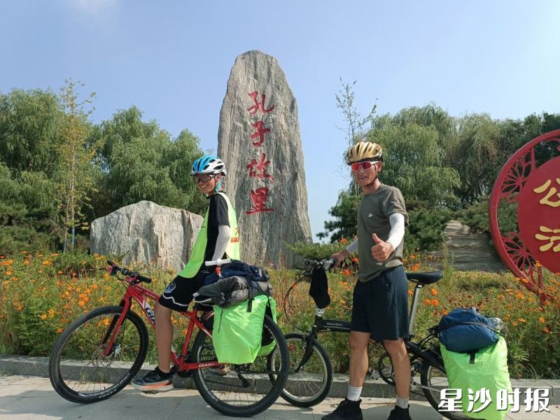 “星少年”黄健坤骑行四千里，阅读山河无字之书。县教育局供图