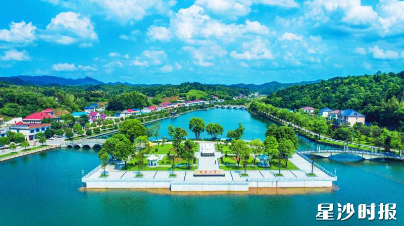 长沙县因地制宜推进乡村产业发展、乡村建设和乡村治理。图为江背镇印山村宜居宜业和美乡村。县农业农村局供图