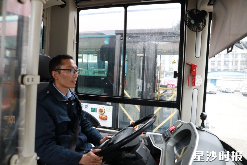 休整后，陈熠准备开启新一轮往返运营。周汝洁 摄