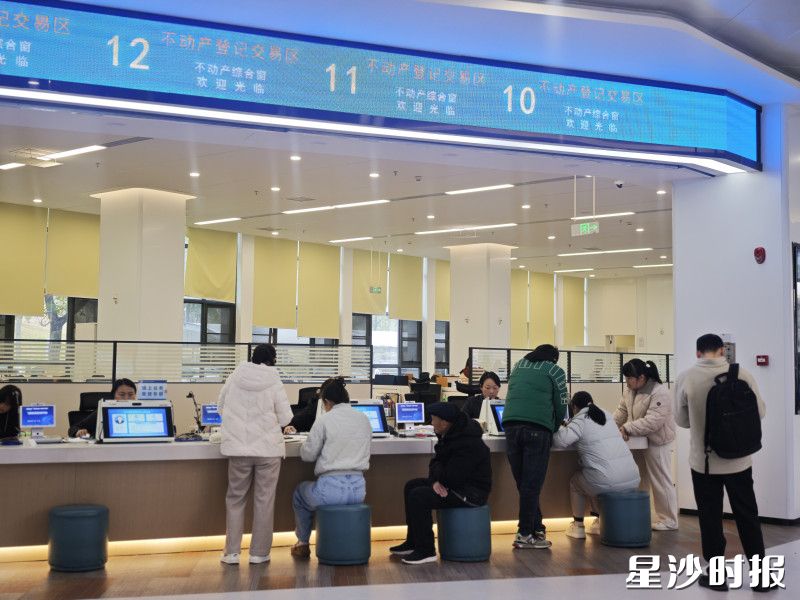 开工首日,不动产登记中心办事大厅内井然有序。县自然资源局供图