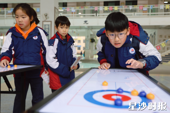 长沙华夏学校开展“骏马踏花 龙仔迎春”主题闯关活动。 长沙华夏学校开展“骏马踏花 龙仔迎春”主题闯关活动。