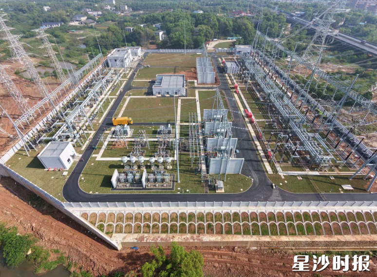 位于长沙县长龙街道辖区内的500千伏变电站按期投产送电。街道供图