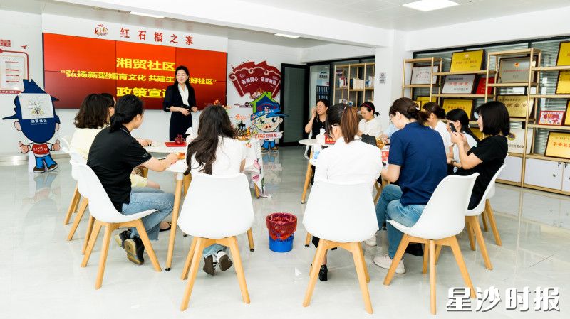 何曲结合辖区企业众多的特点，创新推出了 “红色合伙人” 机制，并邀请优秀女企业家、女性骨干加入队伍。均为县妇联供图
