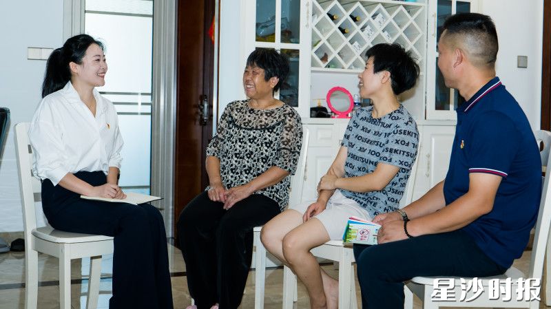 何曲和妇联姐妹们结合不同年龄、不同群体女性的实际需求，开展了一系列暖心活动。