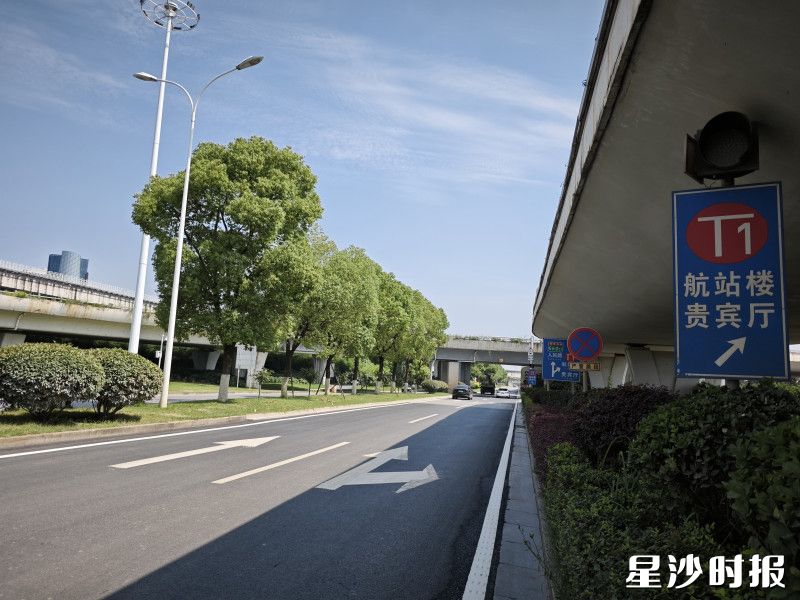 路面焕然一新。莫婷 摄