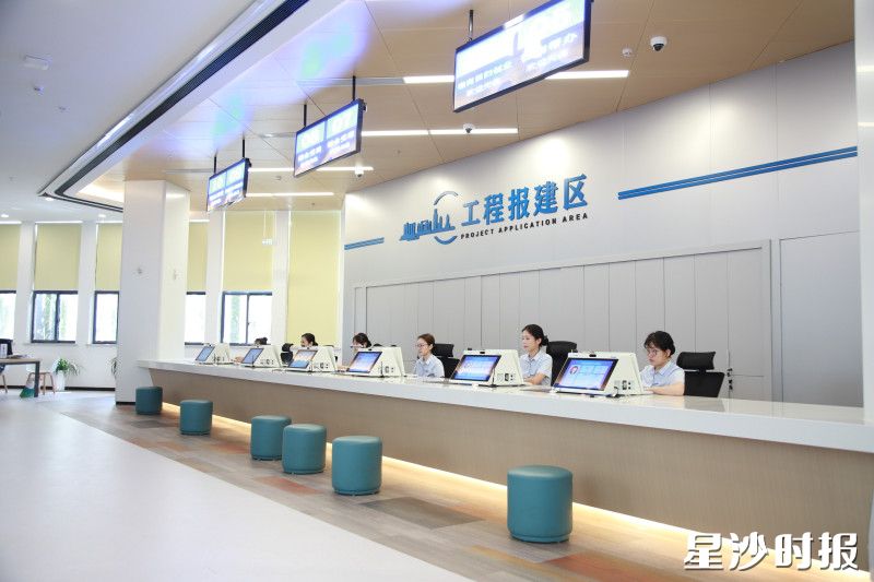 长沙县组建专属免费帮代办团队,扎根服务一线、深耕业务实操,锤炼出一支懂流程、懂项目、懂企业的专业化服务队伍。长沙县大数据中心供图 长沙县组建专属免费帮代办团队,扎根服务一线、深耕业务实操,锤炼出一支懂流程、懂项目、懂企业的专业化服务队伍。长沙县大数据中心供图