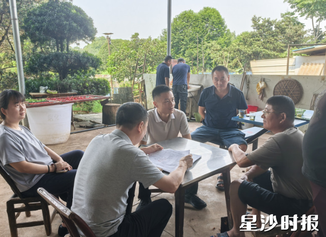 走访现场。黄花镇供图