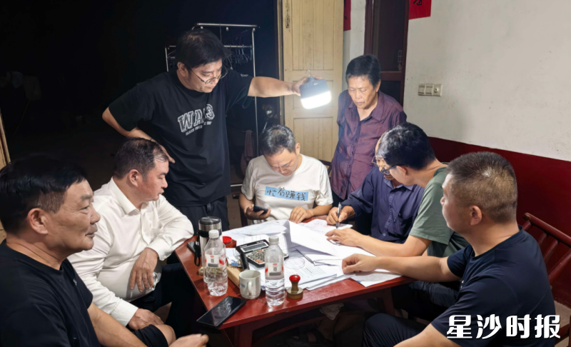8月8日晚，江背镇江杉高速中轴大道互通项目最后一户成功签约。