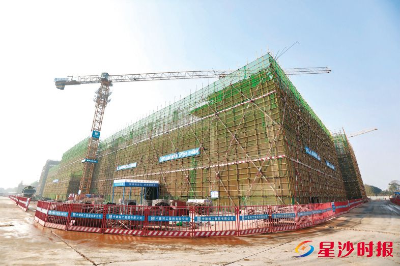 　　玉湖冷链（长沙）交易中心位于长沙自贸临空区，占地400亩，园区库容28万吨，将建设数字化食品供应链全产业链交易中心。　　李丹 摄