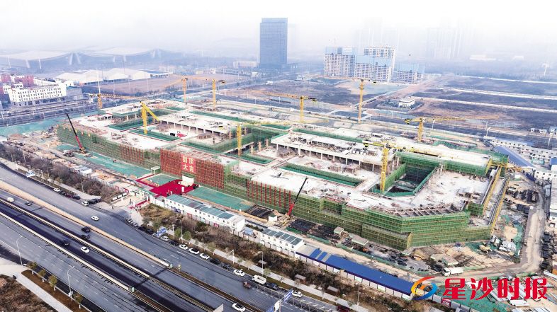 　　长沙杉杉奥特莱斯广场项目位于长沙会展片区（黄兴镇镇域），占地168亩，总投资约20亿元，建筑体量约15万方。　　项目方供图