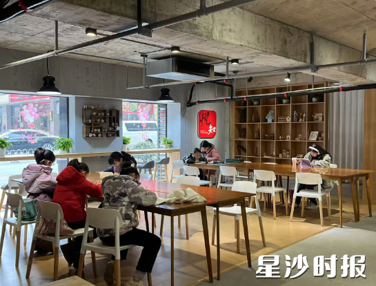 孩子们在美邻空间阅读、学习。均为美邻空间供图