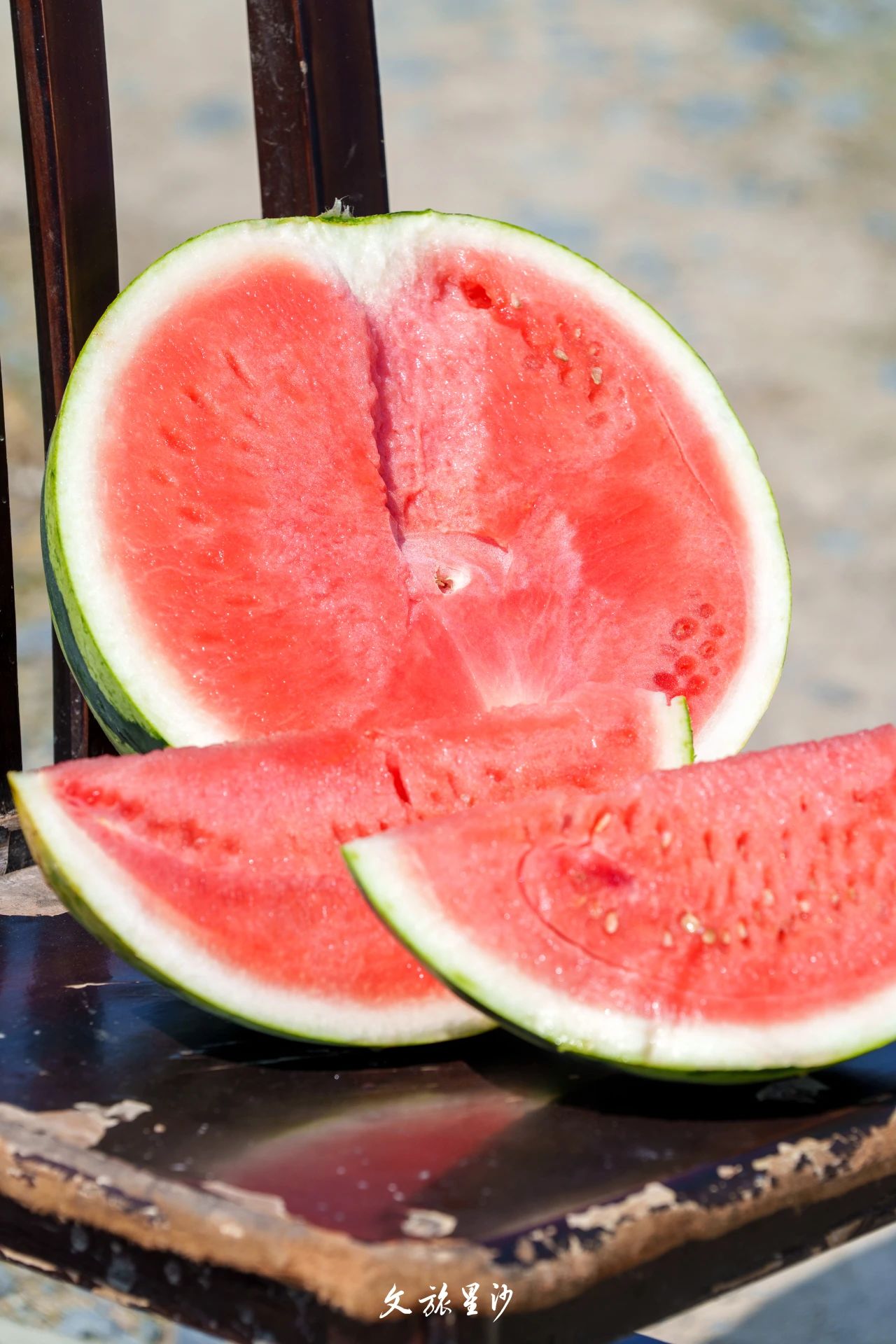 绪杨种养专业合作社种植了近100亩麒麟瓜，一刀切开，红瓤黑籽，汁水四溅，沁凉清甜。