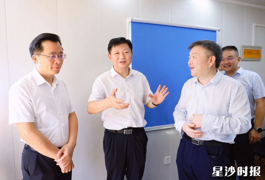付旭明一行在湖南湘电试研防灾科技产业园调研。均为曾诗怡 摄