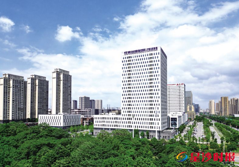 　　38平方公里的土地上，㮾梨街道以1%的县域面积贡献25%的规上企业，跃升为经济动脉的强劲支撑。图为㮾梨街道航拍。章帝 摄