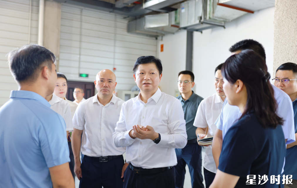 付旭明在跨境电商监管场站调研。