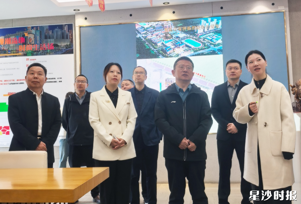 长沙市文联一行人在来悦文化影视基地调研。县文联供图