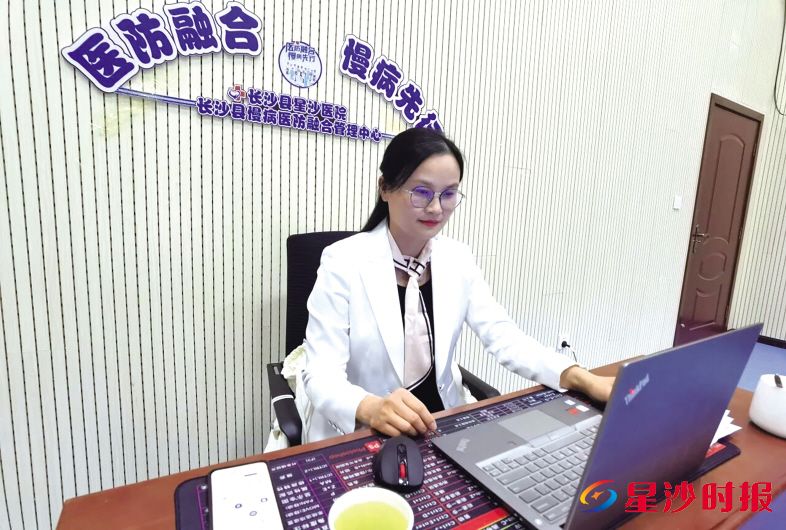 　　陈智曾先后奔赴多家省市级医院进修深造，在求知之路上潜心钻研、精益求精，不仅积淀了深厚的医学理论功底，更积累了丰富的临床实战经验。长沙县卫健局供图