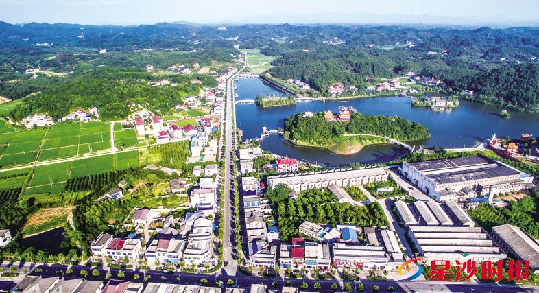 　　地处长沙、株洲、浏阳三地交汇的江背镇，目之所及，满眼郁郁葱葱，具有独特的政治人文优势和区位交通优势。江背镇供图