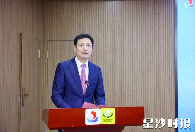 王雄文致辞。 王雄文致辞。