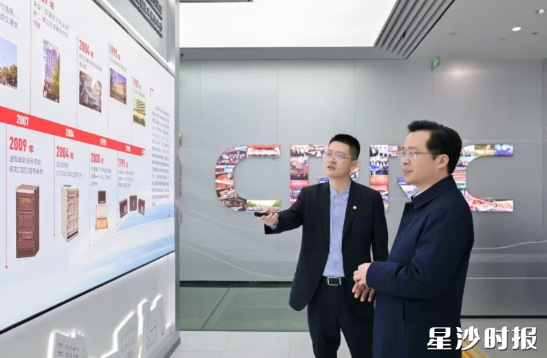 蒋红波在湖南中车时代通信信号有限公司走访调研。均为刘思源 摄