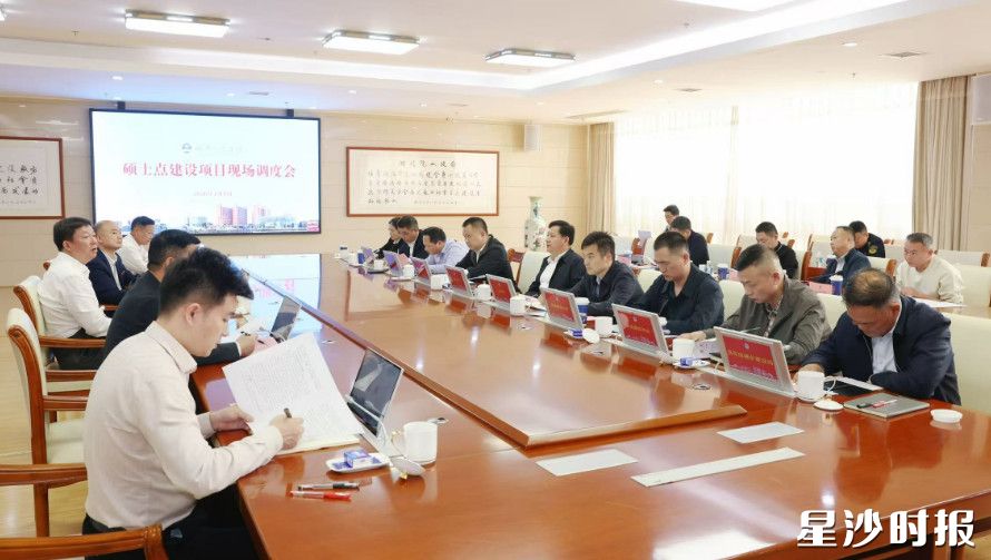 调度现场。董坤 摄