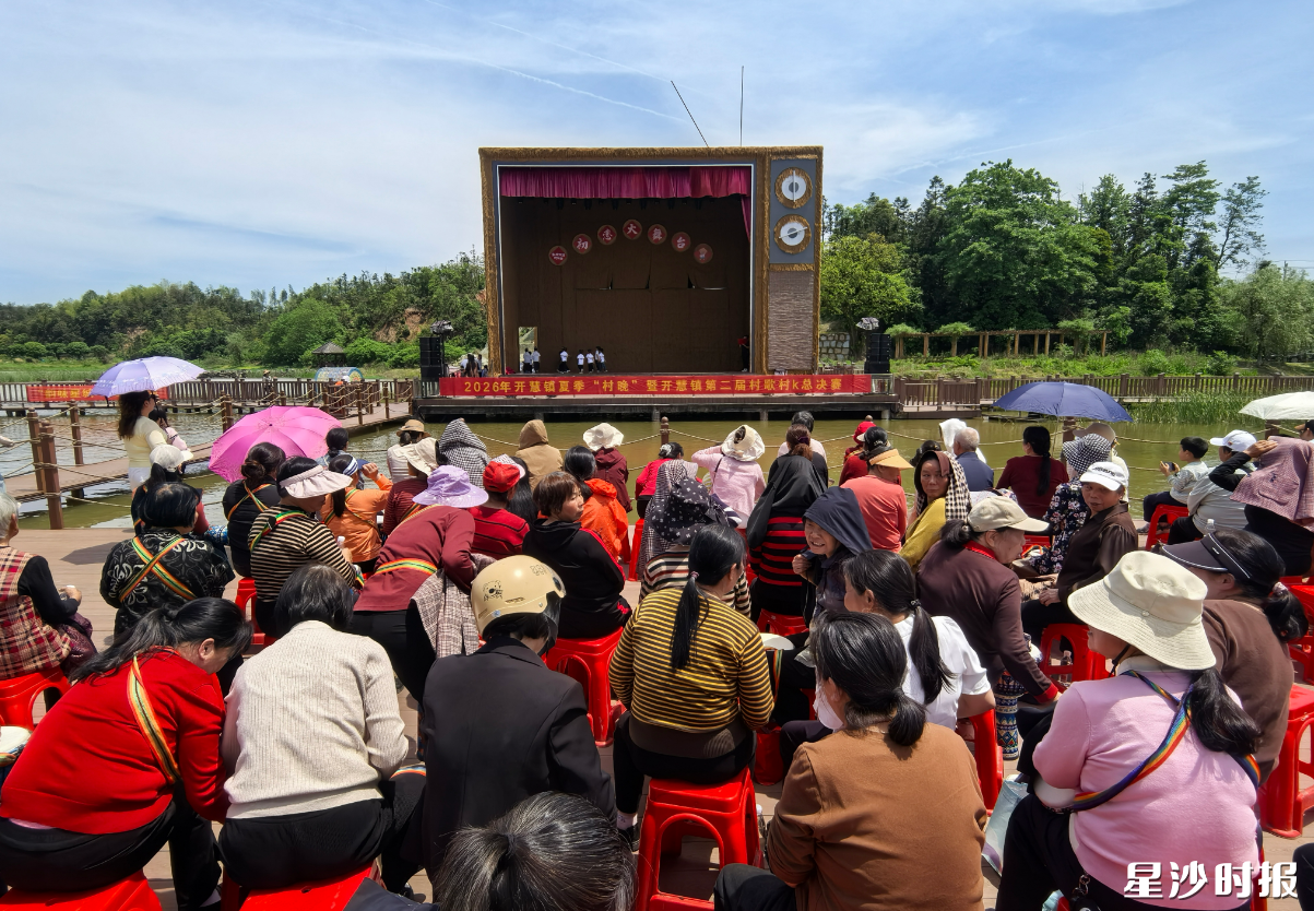 初恋大舞台，精彩的节目巡演。