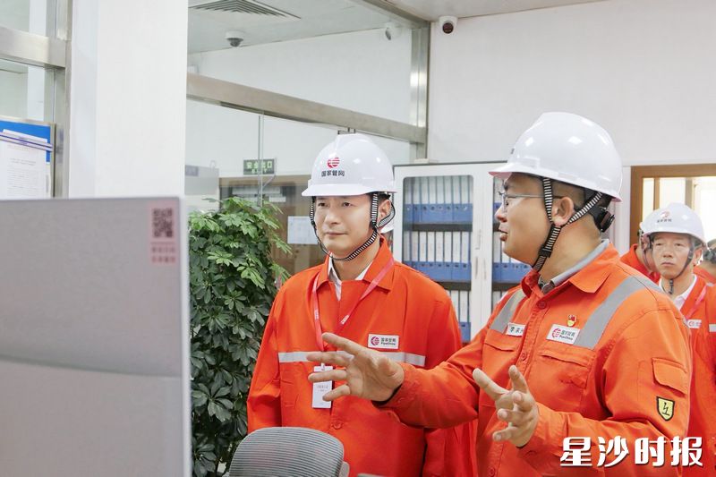 王雄文在忠武长沙输气站督导检查安全生产工作。均为彭永礼 摄 王雄文在忠武长沙输气站督导检查安全生产工作。均为彭永礼 摄