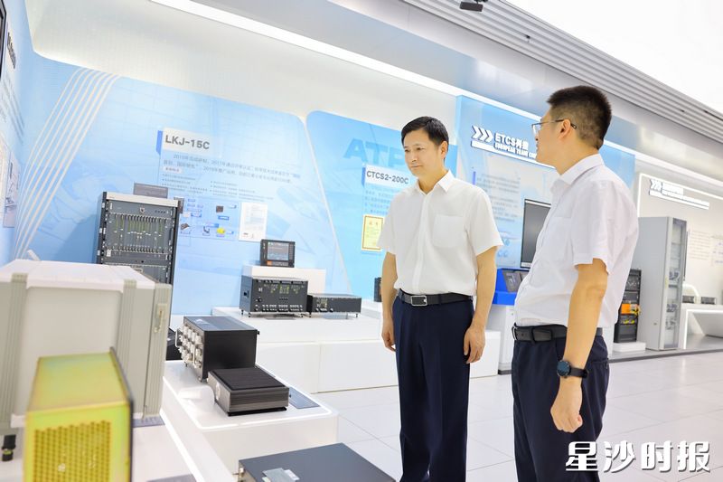 王雄文在湖南中车时代通信信号有限公司调研。