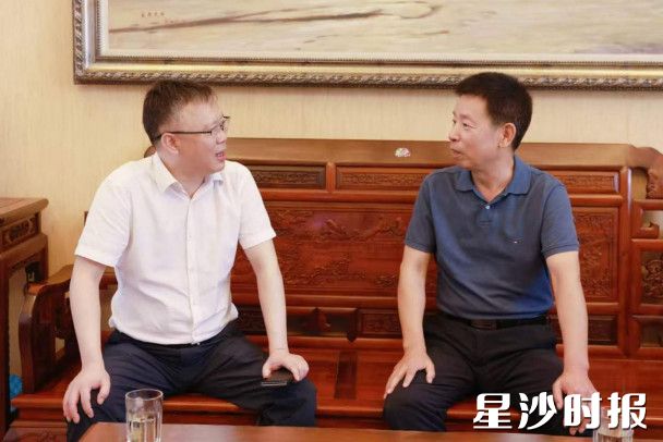 郑以仁走访看望老同志王益枝。 郑以仁走访看望老同志王益枝。