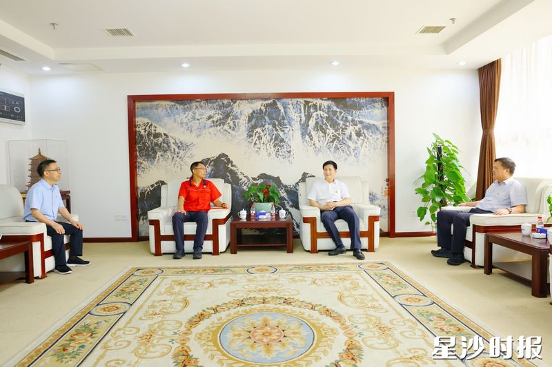 王雄文走访慰问张帅坤。均为曾诗怡 摄