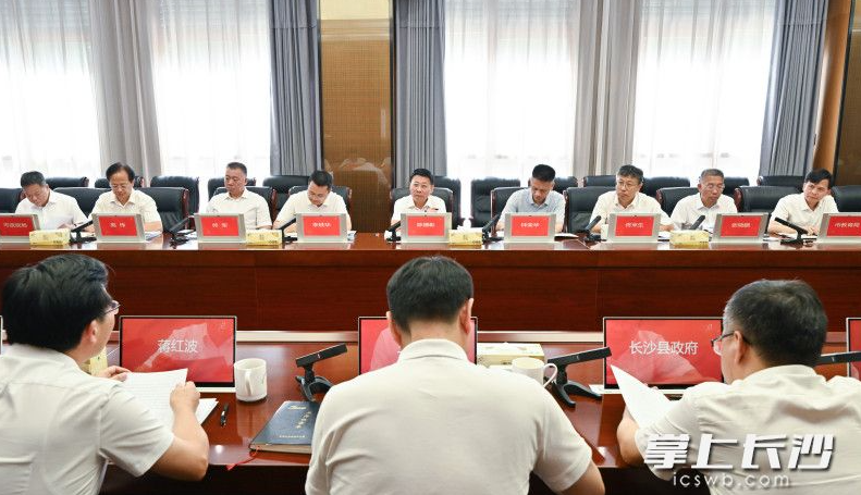 7月8日,市委副书记、市长陈博彰在长沙经开区调研园区高质量发展、新能源产业链建设并召开座谈会。 7月8日,市委副书记、市长陈博彰在长沙经开区调研园区高质量发展、新能源产业链建设并召开座谈会。