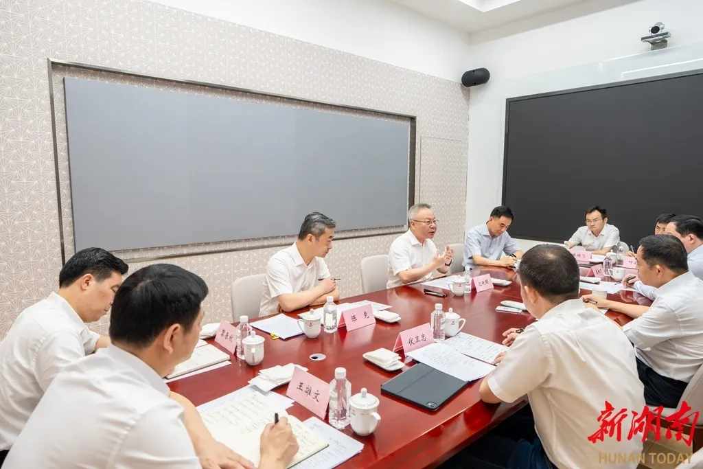 8月4日,沈晓明主持召开座谈会。 8月4日,沈晓明主持召开座谈会。