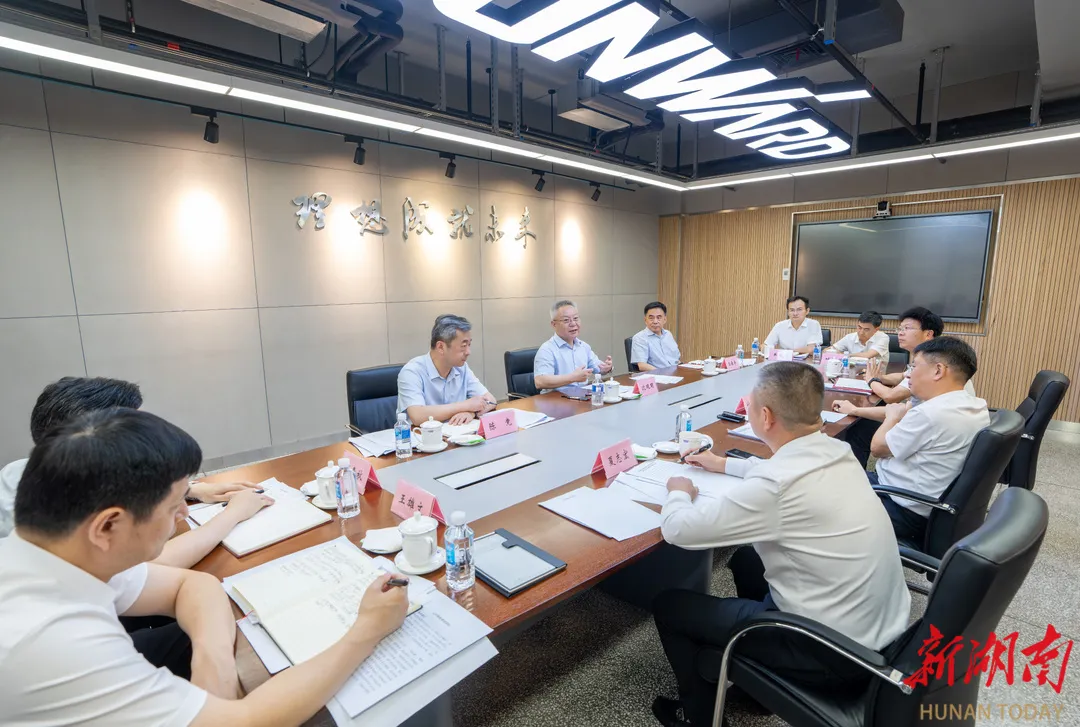 8月6日,沈晓明主持召开座谈会。 8月6日,沈晓明主持召开座谈会。