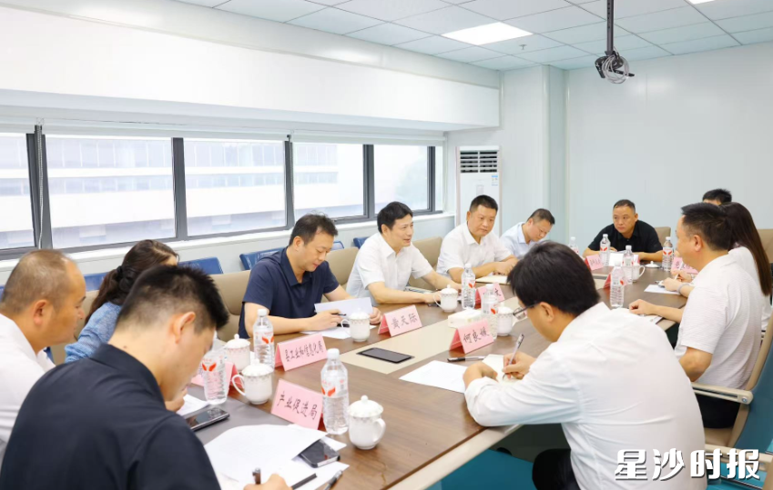 王雄文在长沙大微半导体有限公司调研。