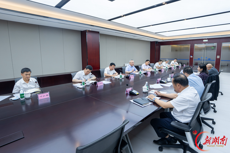 8月13日,沈晓明主持召开座谈会。 8月13日,沈晓明主持召开座谈会。