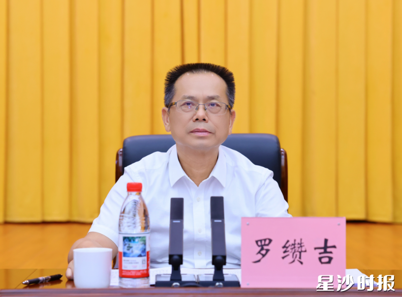 罗缵吉讲话。