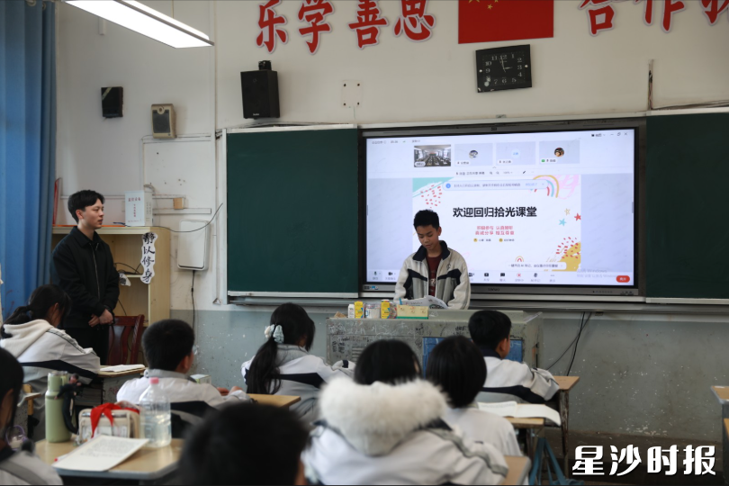 浙江大学与金井中学开启“拾光计划”,每年寒暑假,大学生都会给“乡村娃”上课。 浙江大学与金井中学开启“拾光计划”,每年寒暑假,大学生都会给“乡村娃”上课。