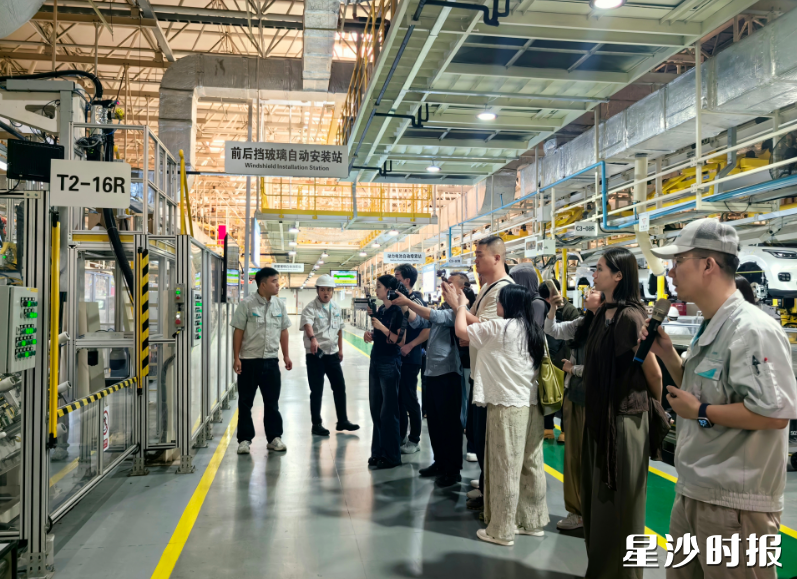 广汽埃安长沙智能化工厂,智能生产线让人眼前一亮。李丹 摄