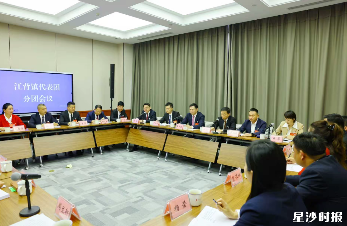 江背镇代表团分团会议现场。均为曾诗怡 摄 江背镇代表团分团会议现场。均为曾诗怡 摄